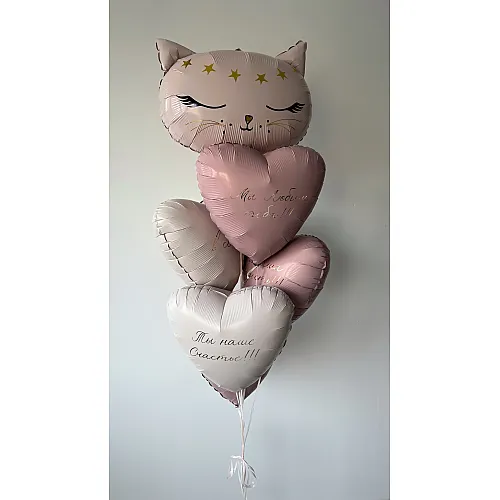 Связка фольгированных сердец с фигурой кота